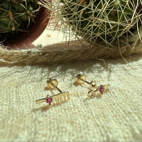 14k solid Gold Scissor & comb barber earrings stud earrings made in Los Angeles - Picture 1 of 7